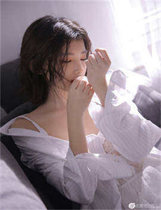 《露b装-在线VA免费看成》