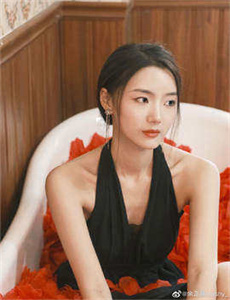 《保姆真漂亮5高清在线播放-超女第二季》